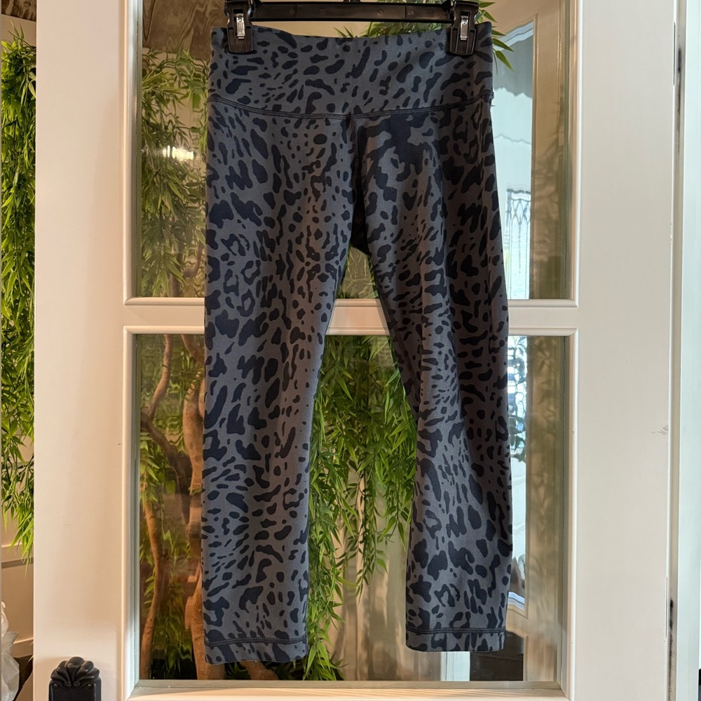 Lululemon Leopard Print Yoga Legging Workout Capri gray black
